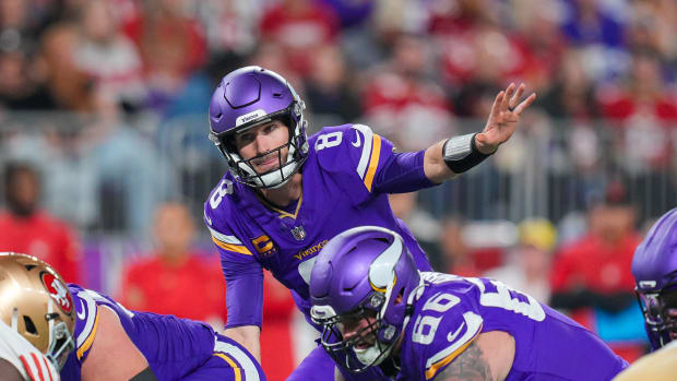 Kirk Cousins signals